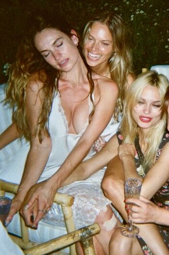 Full leaked Lily james private photo