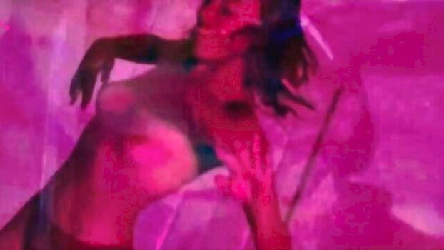 Full leaked Lilycollins private photo