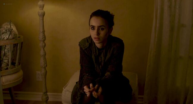 Full leaked Lilycollins private photo