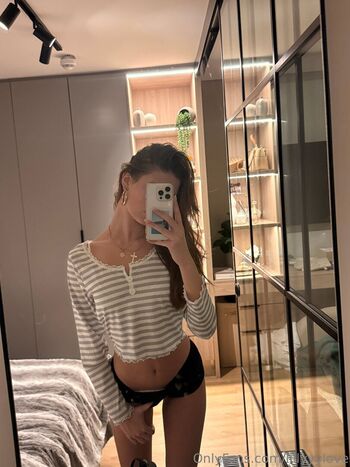 Full leaked Lilyloveeee private photo
