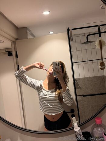 Full leaked Lilyloveeee private photo