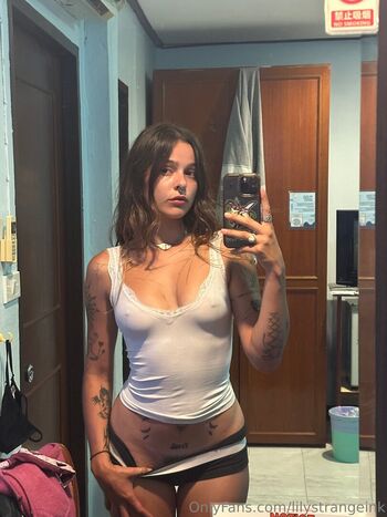 Full leaked Lilystrangeink private photo