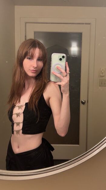 Full leaked Lilyybunny private photo