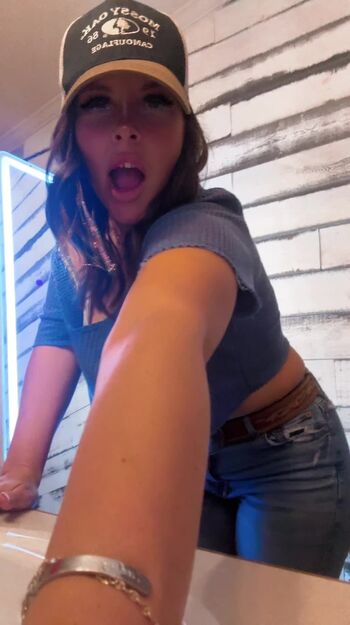 Full leaked Lindzee private photo
