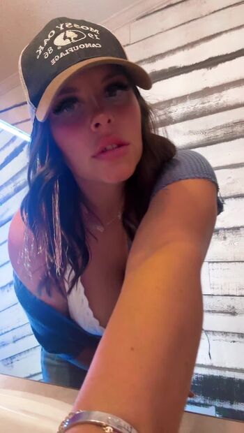 Full leaked Lindzee private photo