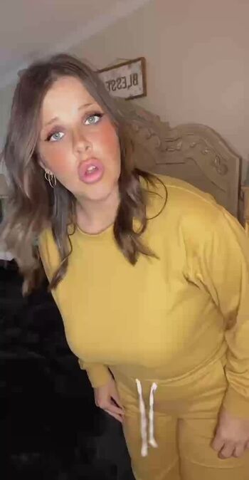 Full leaked Lindzee private photo