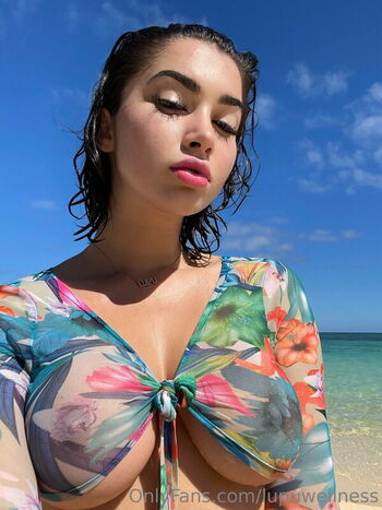 Full leaked Liz private photo