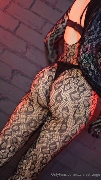 Full leaked Lizzielestrange private photo