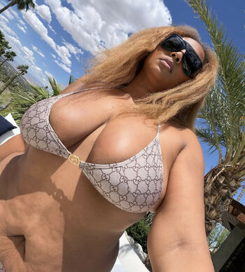 Full leaked Lizzo private photo