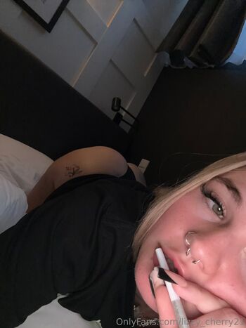 Lizzy_cherry21
