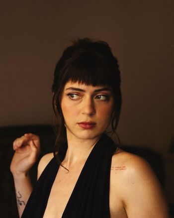 Lizzy McAlpine