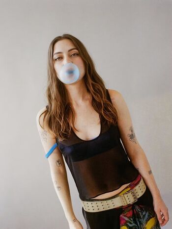 Full leaked Lizzy mcalpine private photo