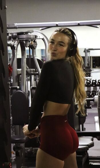 Full leaked Lizzyfulcher private photo