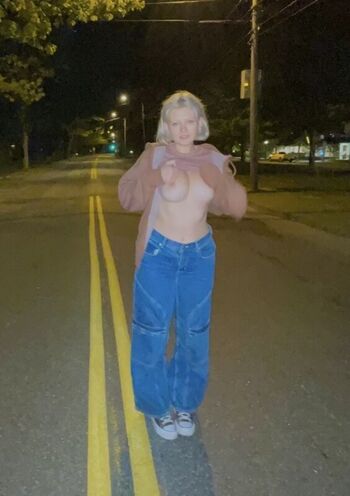 Full leaked Lmkwhenurhome private photo