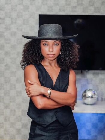 Full leaked Logan browning page private photo