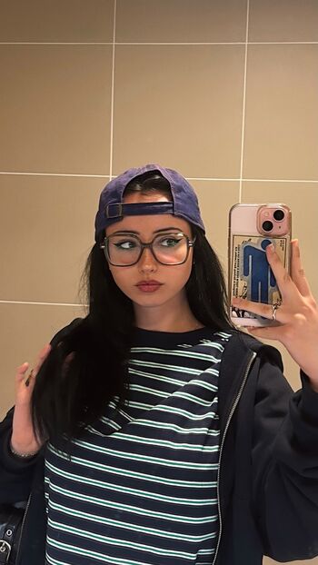 Full leaked Lois dbt private photo