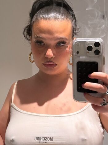 Full leaked Lola young private photo