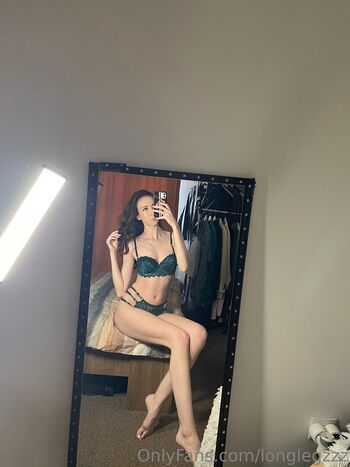 Full leaked Longlegzzz private photo