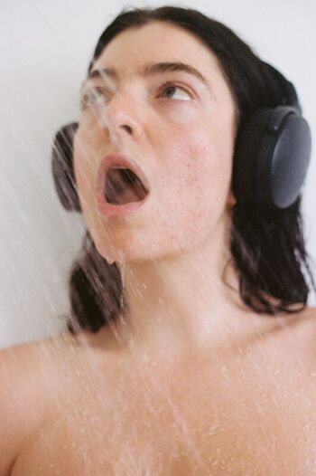 Full leaked Lorde page private photo