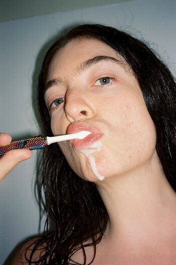 Full leaked Lorde page private photo