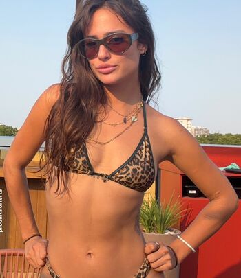Full leaked Louannvecchia private photo
