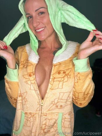 Leaked Ella west/ private photo viral onlyfans