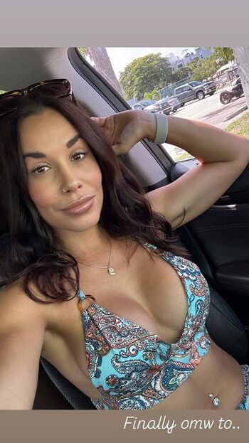 Lucie Zova (@lucie_zova) Satin Bloom