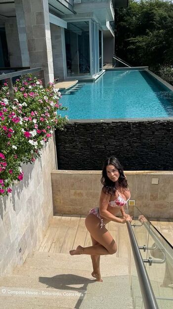 Lucie Zova (@lucie_zova) Satin Bloom