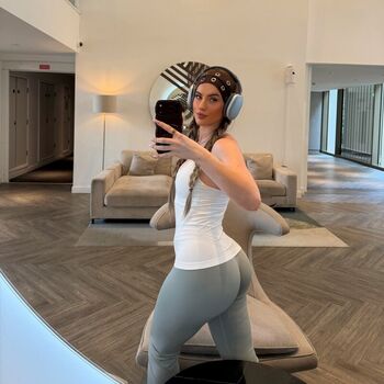 Full leaked Lucycombe private photo