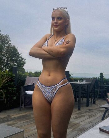 Full leaked Lucycombe private photo