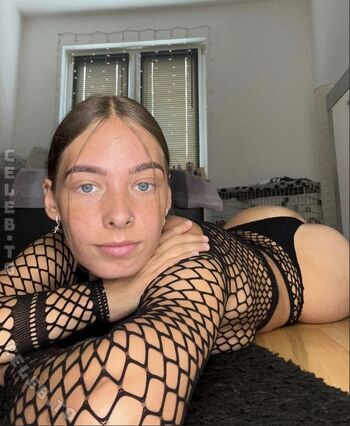Full leaked Lucywhoelse page private photo