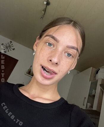 Full leaked Lucywhoelse page private photo
