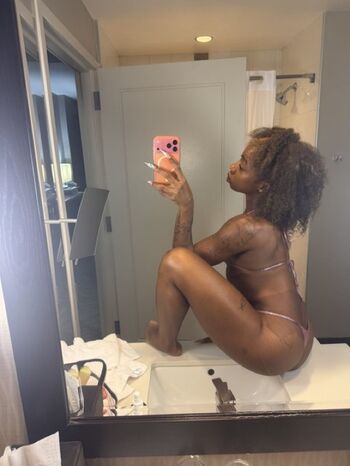 Full leaked Luvroxie private photo