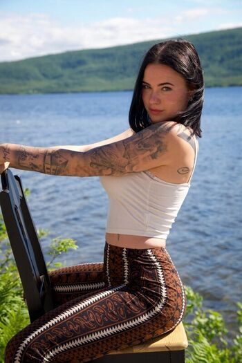 Full leaked Lylou blck page private photo