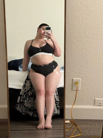 Full leaked Lynnyabug private photo