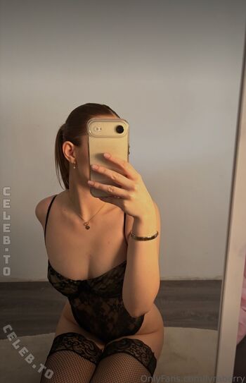 Full leaked Lyrafoxx private photo