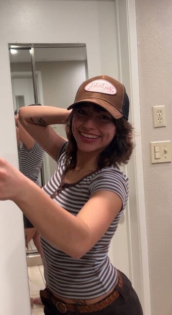Full leaked Lyssalevin private photo
