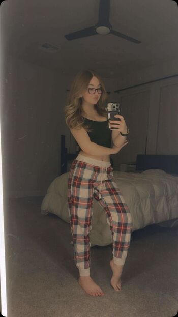 Full leaked Lyssaurora page private photo