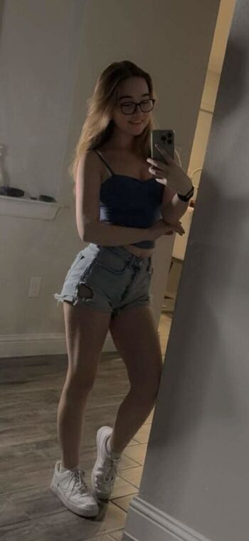 Full leaked Lyssaurora page private photo