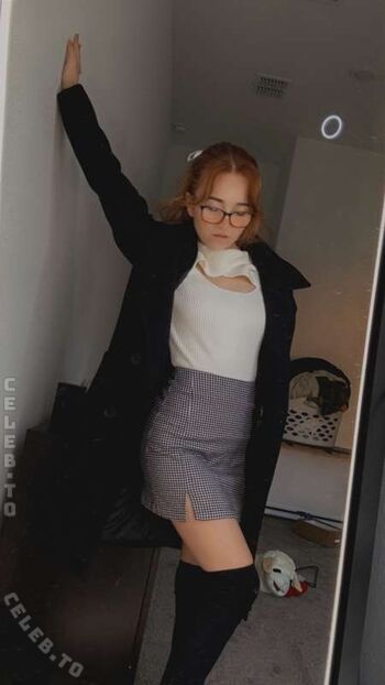 Full leaked Lyssaurora page private photo