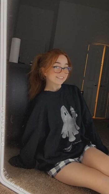 Full leaked Lyssaurora page private photo
