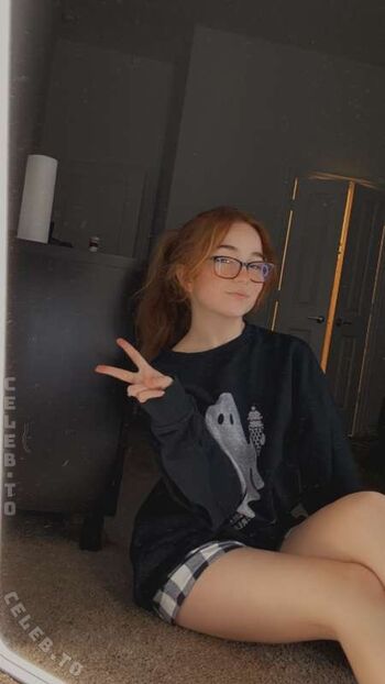 Full leaked Lyssaurora page private photo