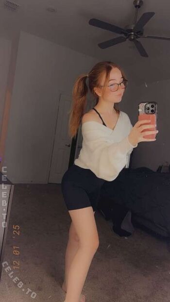 Full leaked Lyssaurora page private photo