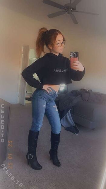 Full leaked Lyssaurora page private photo