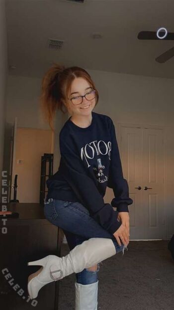 Full leaked Lyssaurora private photo