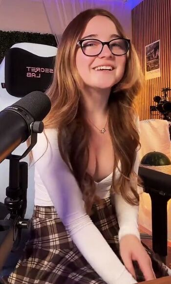 Full leaked Lyssaurora page private photo