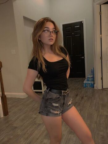Full leaked Lyssaurora private photo