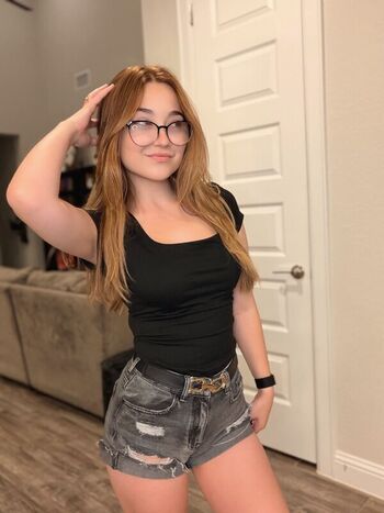 Full leaked Lyssaurora private photo