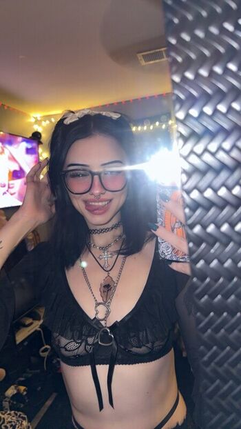Full leaked Mnfary private photo