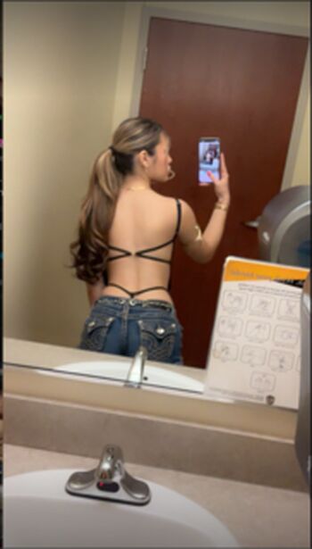 Full leaked Maddybellee private photo